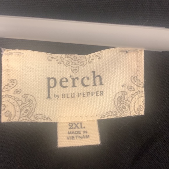 Black midi dress with bottom front and belt. Linen like material - Picture 2 of 3